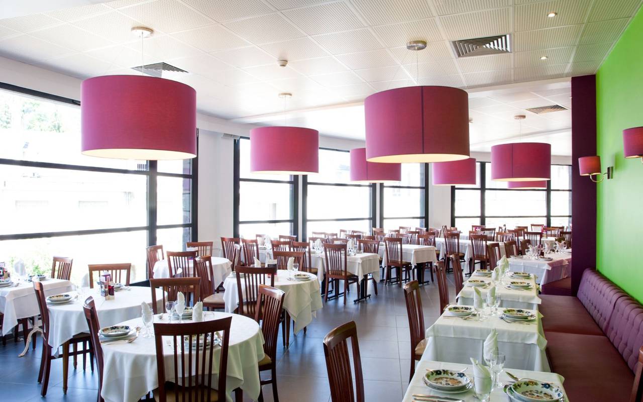 Interior view of the restaurant Le Panorama, hotel and restaurant Lourdes, Vinuales Hotels.