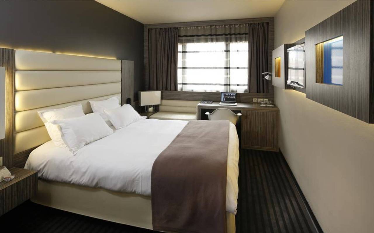 Inside view on a Modern room in the Hotel de Brienne 4-star, Lourdes hotel, Hôtels Vinuales